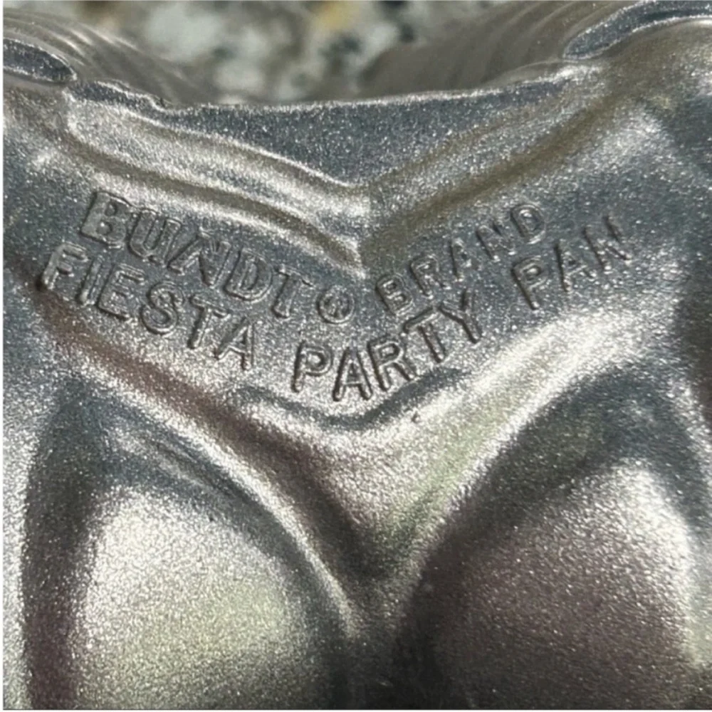 Nordic Ware Bundt Fiesta Party Christmas Tree Cake Pan